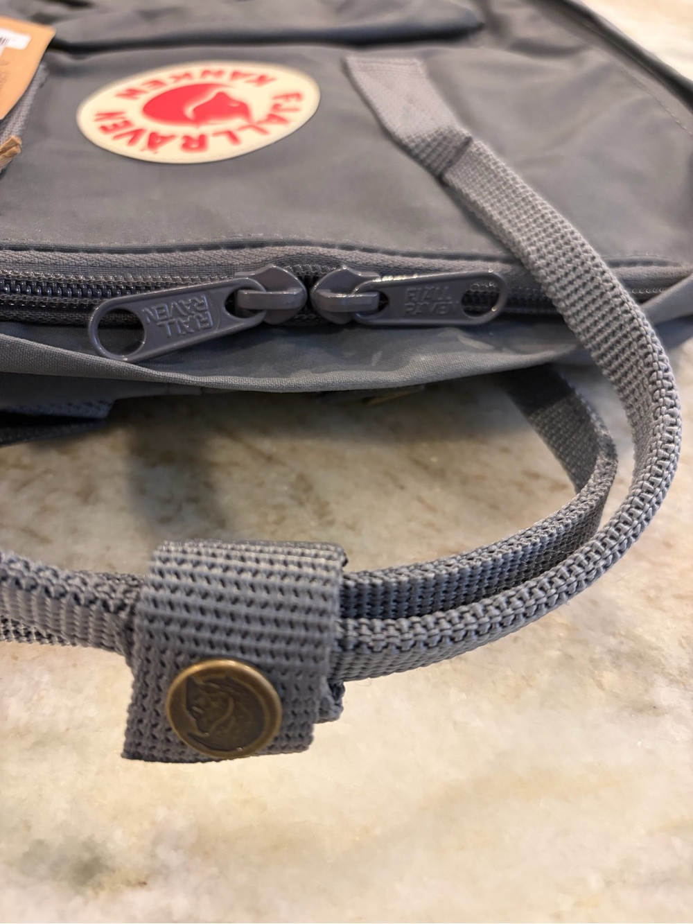 NWT Fjallraven Kanken Classic 16L Backpack 23510 — Super Grey $95 - Picture 4 of 6